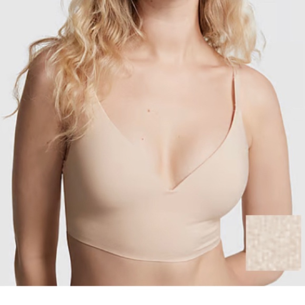 Victoria’s Secret/ Pink
Loungin' Wireless Push-Up Bra Size S